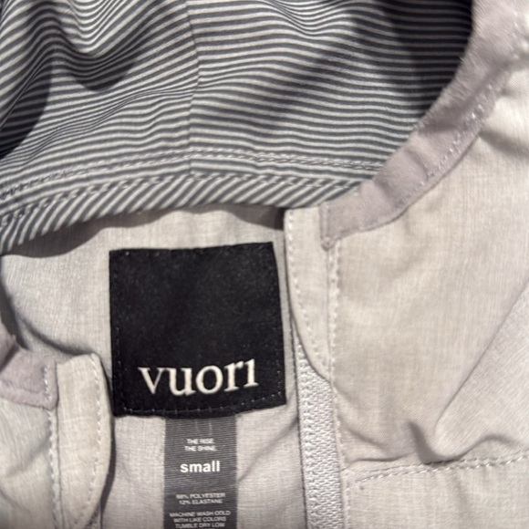 Vuori Women's Size S Light Trainer Shell Hoodie JacketGray Windbreaker  Jacket - Picture 3 of 8